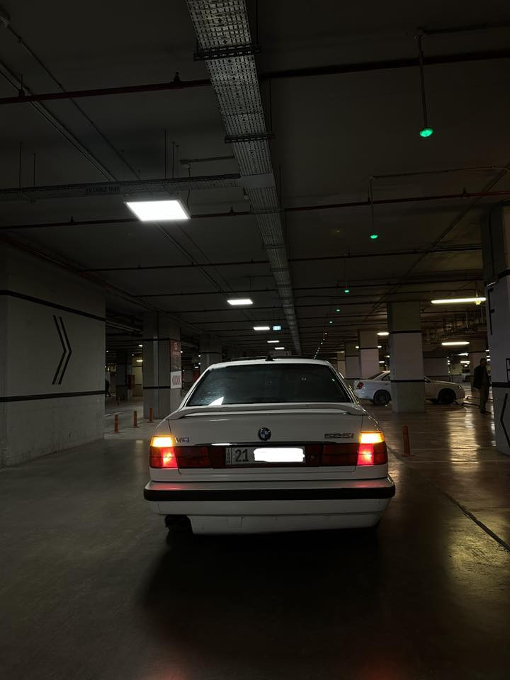 Bmw 525
مۆدێل ١٩٨٨ کامل کراوە بە ١٩٩٥
گێڕعادی
فوول مواسه فات 
چوار جام کارەبا
تەبرید 
سڵاید 
هه موو شتێكى به شه رت(گێڕ و مه كينه و ته بريد و گەرمى و تەقەو ڕەقه تەحويل غرامه بڕاوه)به شەرت 
کامل بۆياخ لەسەر ساغی بۆیاخی کەرکوک) نرخى ٥٥ گەڵاو معامه له يه كى برايانه  
***********
سلێمانی
