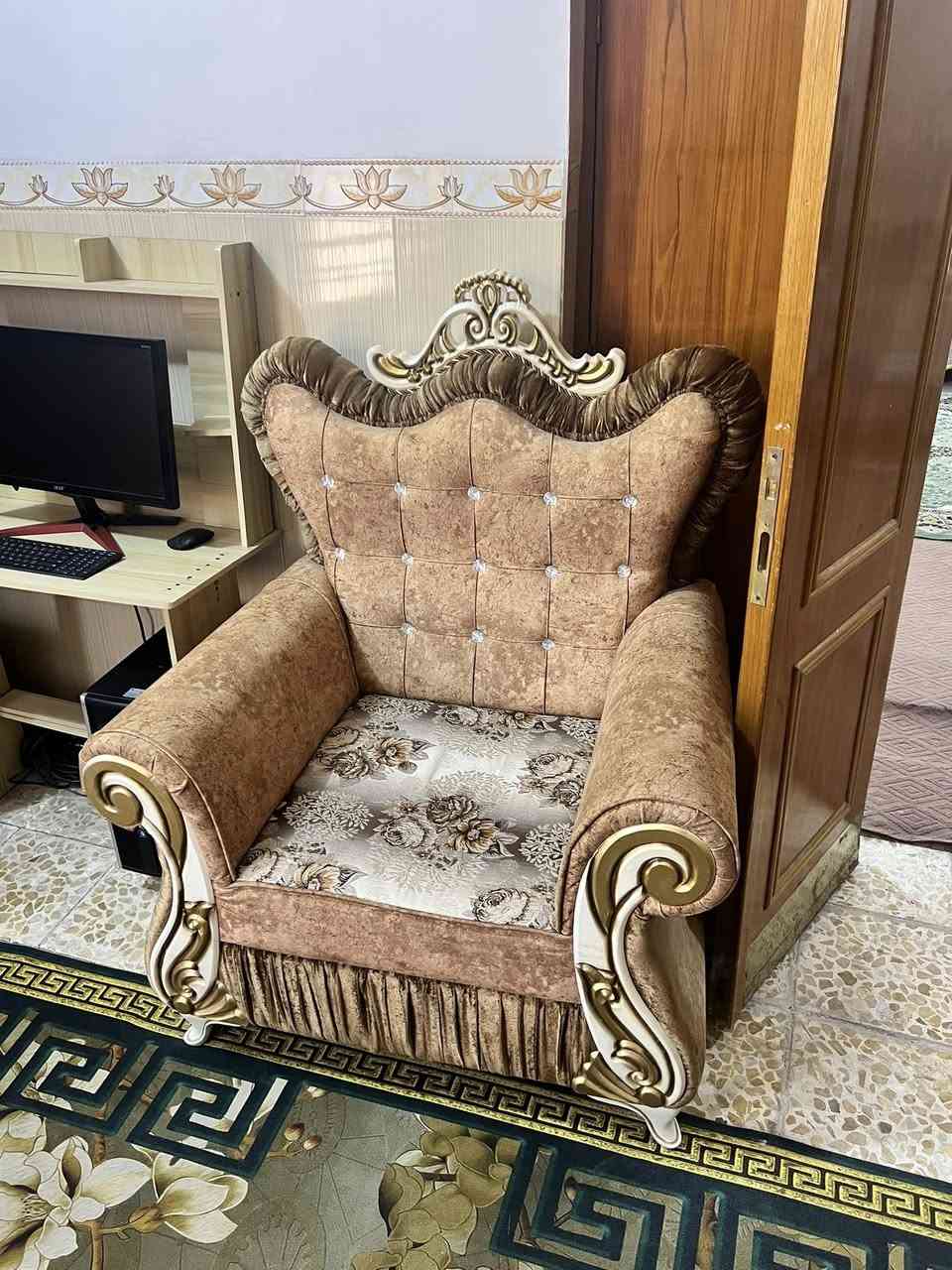تخم ابو التاج سعره ب٥٥٠  وكعده سعرها ب ٣٥٠  وثنيهن التخامه بيهن مجال وباقي الثريات ب ٣٠ الزوج للاستفسار ***********

