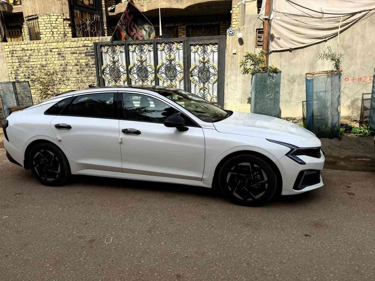 للبيع. k5
موديل 2024 فول السياره جديده  كفاله عامه ماشيه 35 
السعر 230 
الاتصال *********** مكانها ديوانيه
