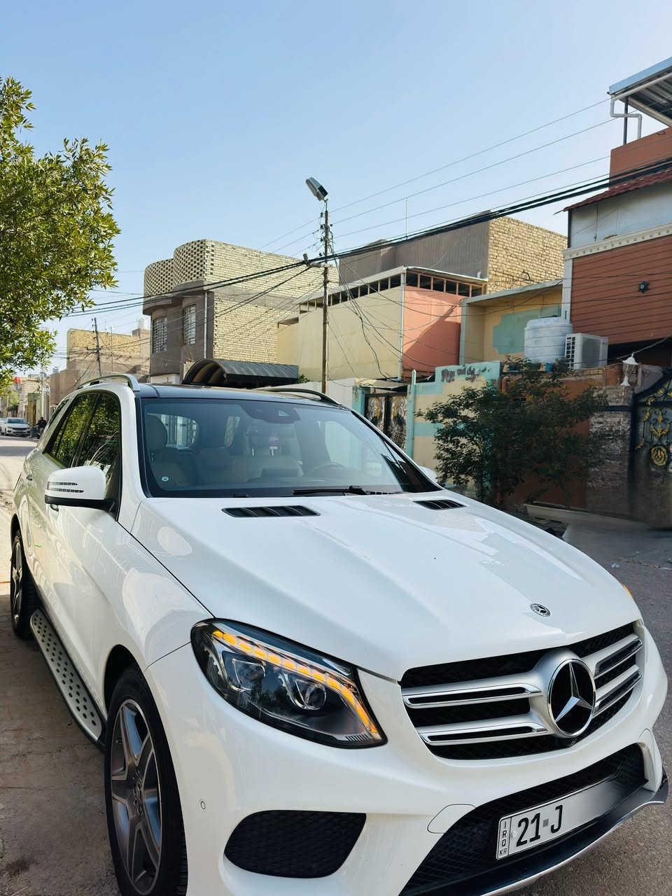 سلام عليكم مرسيدس 400  GLEموديل 2018
موصفات 
1. سقف بانوراما 
2. داخل بيجي 
شاشات + دبل ماوس 
مكينه سته سلندر V6
4. بصمه ابواب و تشغيل 
5. كشنات كهرباء + تدفئة 
6. حساسات 360 درجه 
8. صندوق كهرباء 
9. لد داخلي متغير 
10. رادارت امامي خلفي جوانب 
11. لايت متحرك مع الاستيران 
12. اتو هولد 
13. اتو بارك 
14.شاشه + ماوس 
15. ماشيه 120الف كيلو
 BCM.16
17.شركه اربيل خليجي  
18. رقم سليمانيه تحويل مباشر 
19. السعر315 ورقه 
الاستفسار ***********
