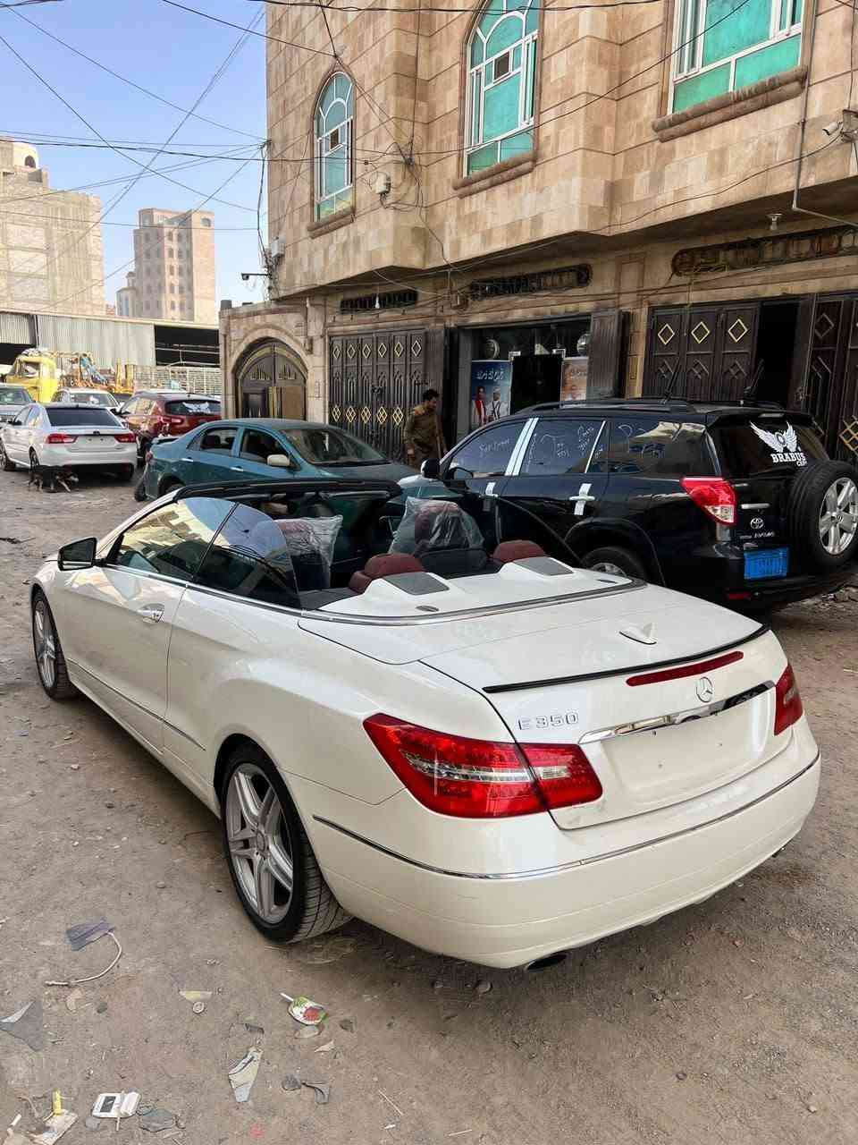 👑 سكاي برابوس - هيبة ألمانية ما تتكرر 👑

مرسيدس بنز E350 كشف 2013 المحرك الجديد - AMG
لون أبيض لؤلؤي ملكي + سقف مكشوف كهربا
فرش جلد أحمر دم غزال يخطف القلب ❤️

💎 فخامة من الآخر:
مكينة V6 قوة + نعومة، قير أوتوماتيك حرير
**ممشى 88 ألف مايل  فقط** - استخدام راقي ونظيف من بلادها 
سقف كهربا ينفتح بلمسة زر، متعة الهوا والليل
مقاعد جلد مدفية + مبردة، + مساج شاشة + نافيجيشن
جنوط AMG رياضية، إضاءة ليد، بصمة تشغيل
حساسات + كاميرا خلفية + مثبت سرعة
هيبة الشارع + متعة السواقة المكشوفة
السياره بحاله ممتازه جدا وافحصها داخل الوكاله مضمونه من ابسط العيوب

الحالة: بودي وكالة، مكينة وقير على الشرط، فحص وتجربة
السعر: 10,000$ دولار للذواق والصامل وبس 💰

📍 صنعاء - جولة دارسلم خلف البنك التجاري  
📞 776657778_776123474 + اتصال

مرسيدس كشف 2013 ممشى 88 بـ 10 ألف$ = عرطة سكاي برابوس ⚡
فخامة + هيبة


**إذا كنت صاحب هذا الإعلان وتريد حذفه لأي سبب، رجاءا أرسل رسالة إلى الدعم الفني**