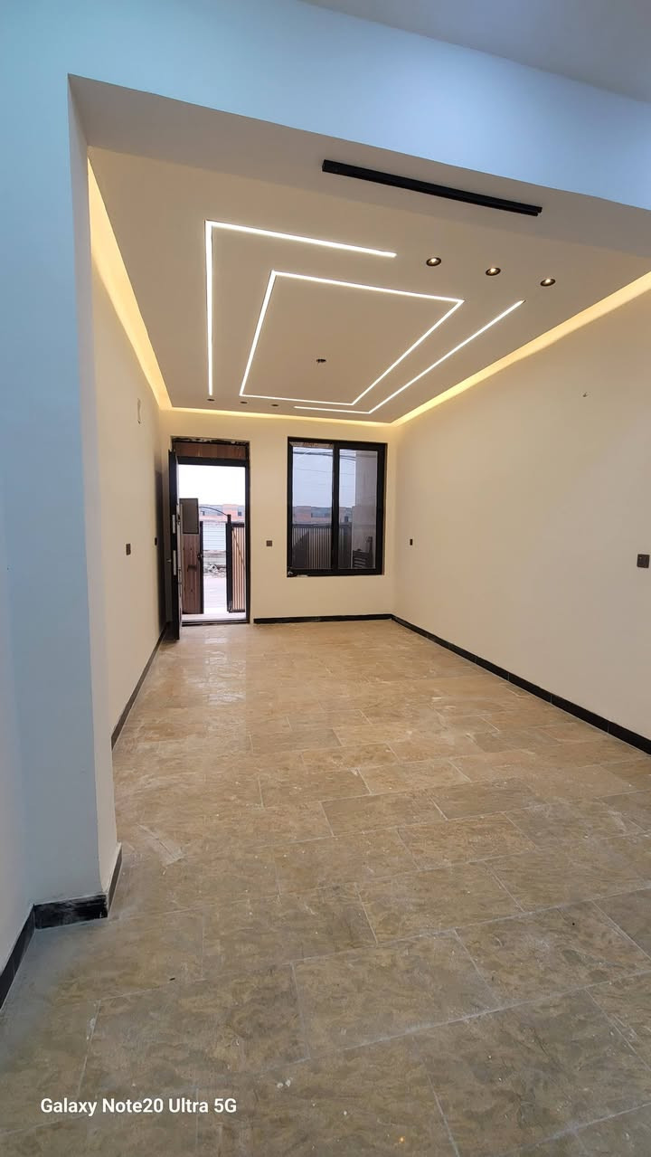 دار ١٠٠م للبيع دور الضباط
١٠٠م للبيع حي الجهاد دور الضباط على شارع ١٥م 
بناء حديث ابواب قاصه شبابيك المنيوم الارضيات مرمر فول مودرن 
يحتوي على ثلاث غرف نوم ومطبخ معزول ومناور عدد٢ وصحيات 
لطلب السعر او الاستفسار *********** ابو يوسف
