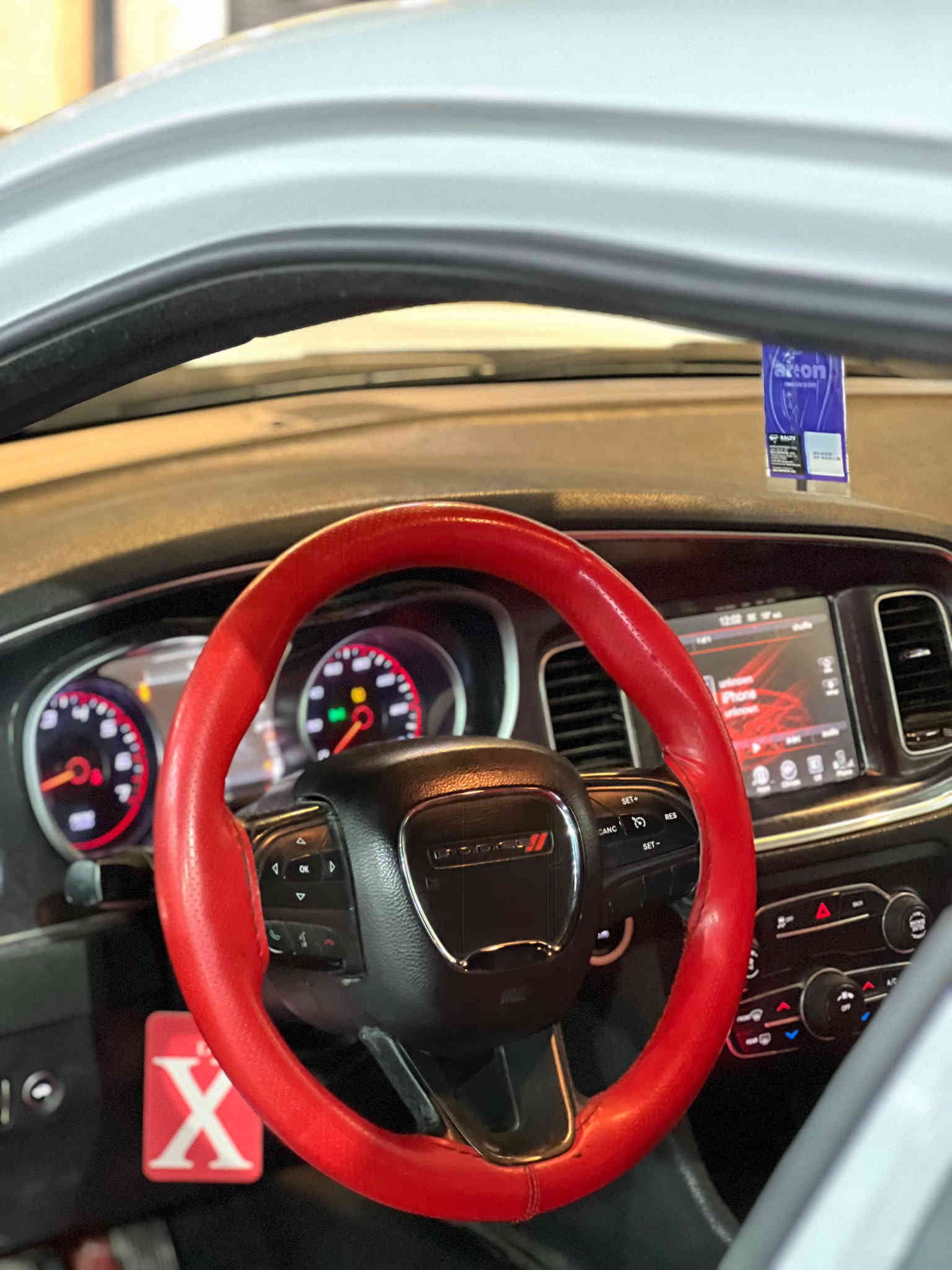 سلام عليكم 
جارجر 2016 مرمزه 2018

مكفوله كفاله عامه صبغ وضربه وتبديل وفتح وبارد 
بدون يرباك 
ماشيه 93 ml حقيقي

 شاشه كبيره تشغيل عن بعد 

وباقي المواصفات معروفه 

مكينه 6 سلندر 3600 

ويل 18 مع تخم تاير كارتون 

رقم بغداد الدولي بسمي 
مكان السياره بغداد
تحويل ثاني يوم مصفره غرامات

للاستفسار اتصل واتساب مفتوح 

***********
