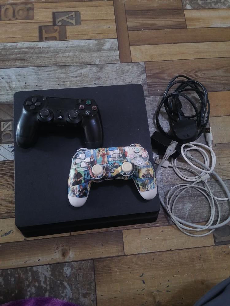 السلام عليكم. PS4 بلي فور مهكر دنكل. مساحه التخزين 500. دبل جويستك كامل ملحقات. مو شراي لا تعبني. 250 قفل.  شراي تفضل هنا. واتساب***********
