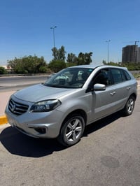للبيع رينو كوليوس عالية موديل2013ماشيه 162 ألف تدفئة تبريد محرك 2500 م...