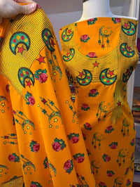 مخور رمضان ٢٠٢٦ • قماش كريب مطرز • أم٤م/بنت١م×١٣٠