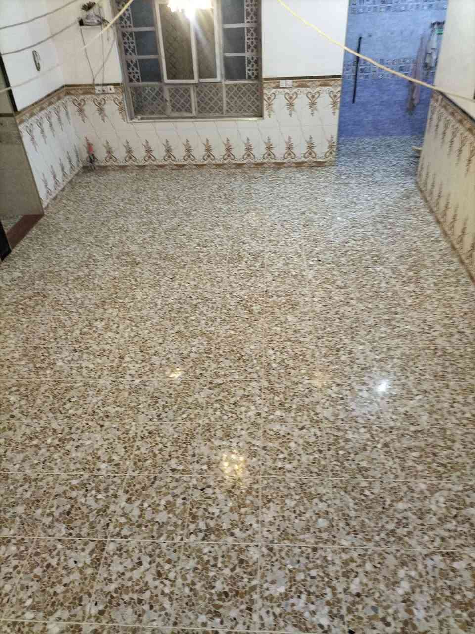 سلام عليكم بيت للبيع في ابو غريب منطقة ابو منيصير عقد 17 مساحة البيت 250 يتكون من 3 غرف مطبخ 5-4 حمام 330*230 حولي كبير استقبال 8*4 مساحت القطعة 600 بالإضافة مع البيت قطعتين للبيع قطعه 180م وقطعة 100م مراصفات للبيت للاتصال ***********///***********
