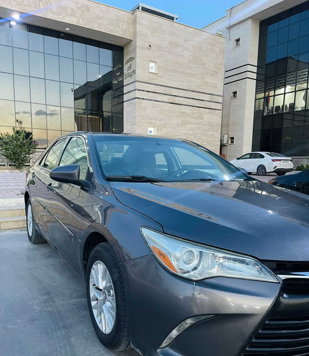 السلام عليكم
للبيع فقط __ كامري وارد أمريكي 

موديل 2016 __Le

رقم بغداد تحويل مباشر

حادث السياره باب وجاملغ خلفي من امريكا

وهنا صار بيها جاملغ خلفي بدون دواخل والقمارة جارده واني صبغتها

وصور الحادث موجوده وصوره السونار مرفقه وصوره القماره قبل الصبغ مرفقه 

مكينة كفاله وگير كفاله 

السيارة بدون نواقص تخم تاير جديد وادامه كامله عليها

سعر السيارة __135 $  وبيها مجال 

***********
