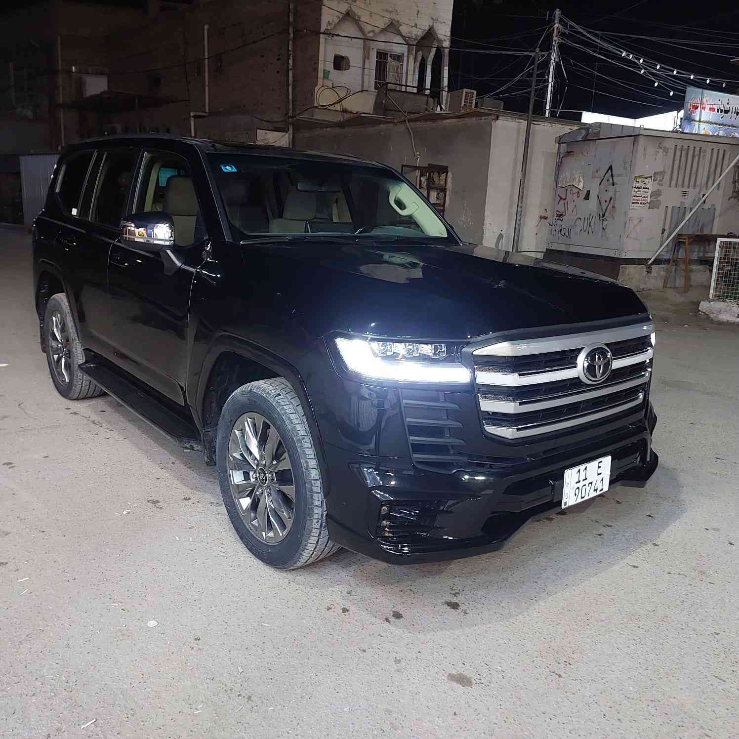 السلام عليكم اخوان للبيع تيوتا لاندكروز GX بدون فتحه موديل 2023 شركه ساز رقم بغداد الدولي بسمي شرط تحويل سياره بيها قطعتين صبغ فثط بدون اي دواخل ول باقي مكفول السعر 525 وبيه مجال للشراي للاتصال بل رقم 
***********// *********** مكان سياره بغداد بغداد, العراق
