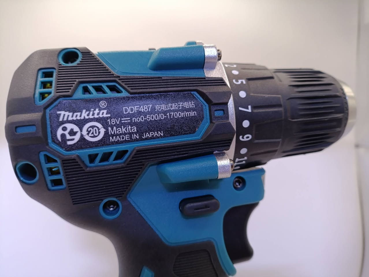 السلام عليكم
اخوان قطعتين دريل ماكيتا صناعه ياباني 
القطع مال امزون يعني بضاعه اوربيه 
والبطاريات وحده اصليه هي وشاحنته والثانيه كوبي مال دريل صيني توصيل اكو كل العراق


**إذا كنت صاحب هذا الإعلان وتريد حذفه لأي سبب، رجاءا أرسل رسالة إلى الدعم الفني**