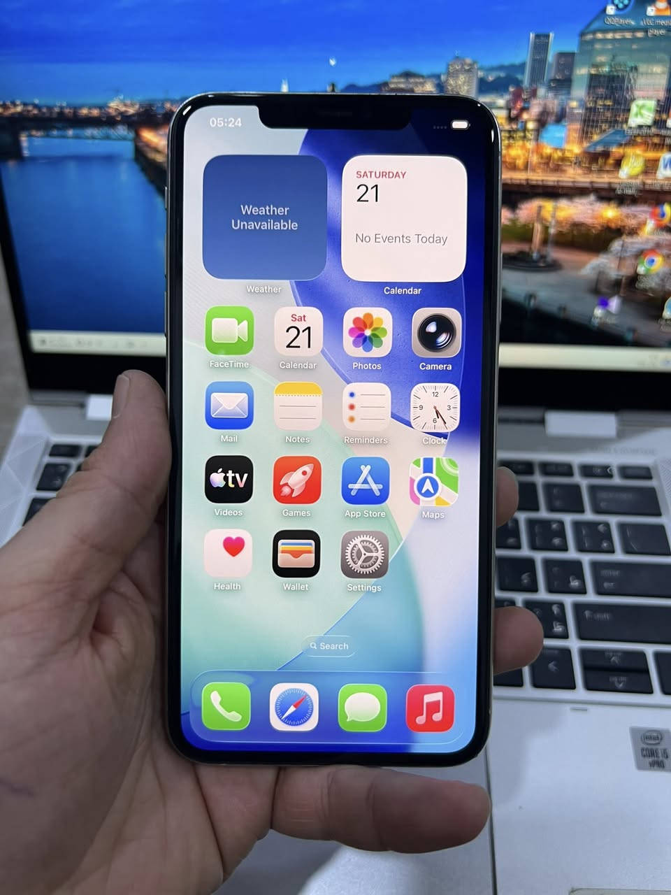 11 برو ماكس
ذاكره 256 
نموذج M ((دبل سيم )) 
بطاريه 96 
شرط ما مفتوح 
نظيف
سعر الجهاز 370 
شراي خاص او اتصل
*********** 
***********
