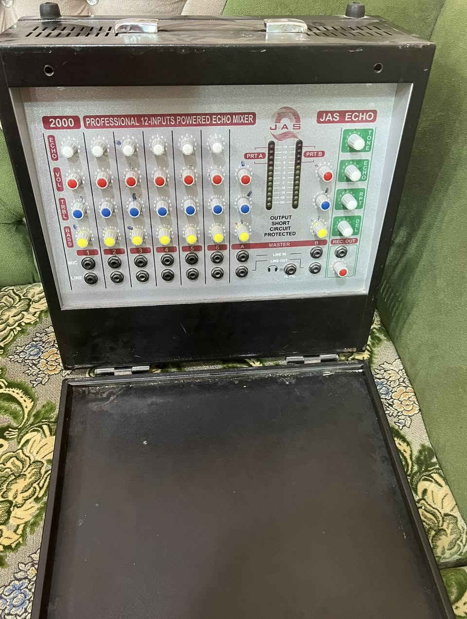 السلام عليكم ورحمة الله وبركاته
جهاز جاسكو 2000 
جهاز نظيف وكلشي شغال
الاصلي باب اول 
السعر 365 الف وبي مجال بسيط 

مكاني البصرة قضاء القرنه 
***********
