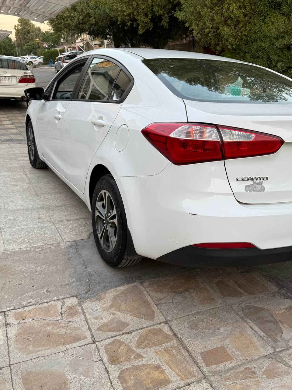 سيراتو 
موديل 14
محرك 2000 دوش
ماشيه 99 الف كيلو
السعر 12
تحتاج فريز تبريد
وبيها طخه بالهلال الخلفي اليمين يحتاج تصليح
*********** بغداد, العراق
