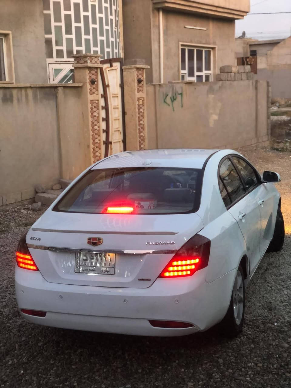 السلام عليكم 
سياره أم كراند 2013 للبيع+مراوس 
المواصفات: 
1.موديل 2013
2.فول 1/1. LIMITEAD. 
3. اوتوماتيك. 
4.جامات كهرب. 
5.فتحة سقف. 
6.سكريته كهربائي. 
7.لايت اوتوا. 
8.فتح كنترول. 
9.ويل كب حجم 16 أصلي. 
10.محرك 4سلندر حجم 18.
كير+محرك شرط ما مفتوح. 
السياره نضيفه ما يعوزها مصرف السياره كلين ما عدا طخه اصغيره اب باب الخلف اليمين يتعدل بارد. 
رقم نينوى ألماني مشروع وطني. السعر 78وبيها مجال شي بسيط للتواصل على الخاص. السياره احلى بهواي من الصور


**إذا كنت صاحب هذا الإعلان وتريد حذفه لأي سبب، رجاءا أرسل رسالة إلى الدعم الفني**