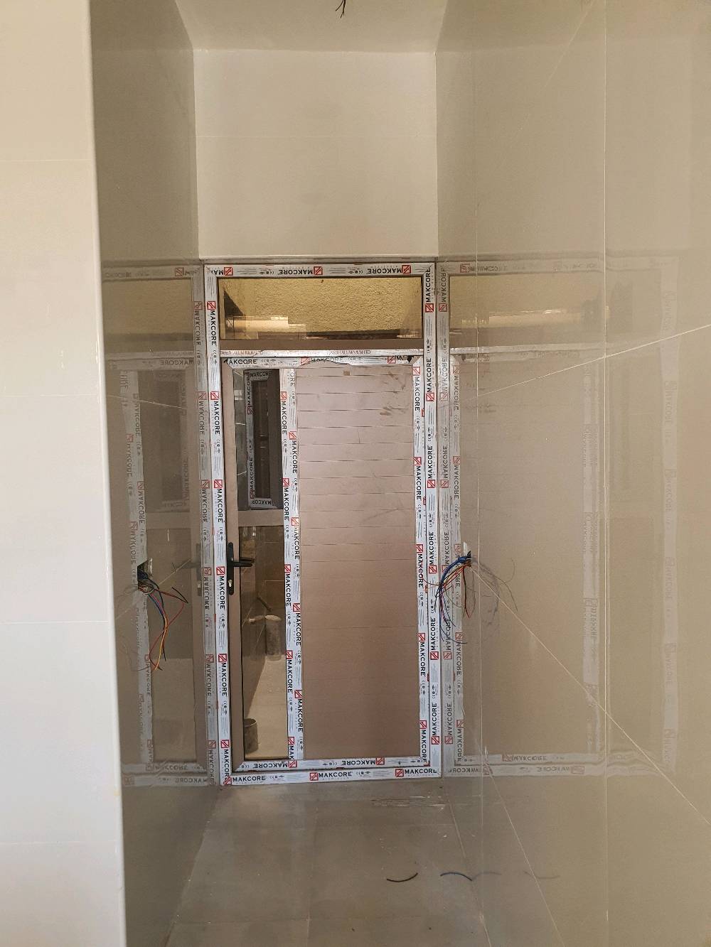 ميسان العمارة الحي الجامعي 
بيت جديد بناء 2023 طابو صرف طابقين ٢٠٠م٢ واجهة عشرة متر نزال ٢٠ متر .
الحي الجامعي المربع الذهبي البيت مقابل ساحة مبني مقابل البيت حديقة مسيجة موضحة في الصور مساحه 100 متر 
البيت مطلوب إسكان الباقي 60 مليون 
كهرباء البيت مجهزة بنظام تأريض وجوزات ايرث لكج لجميع السخانات 