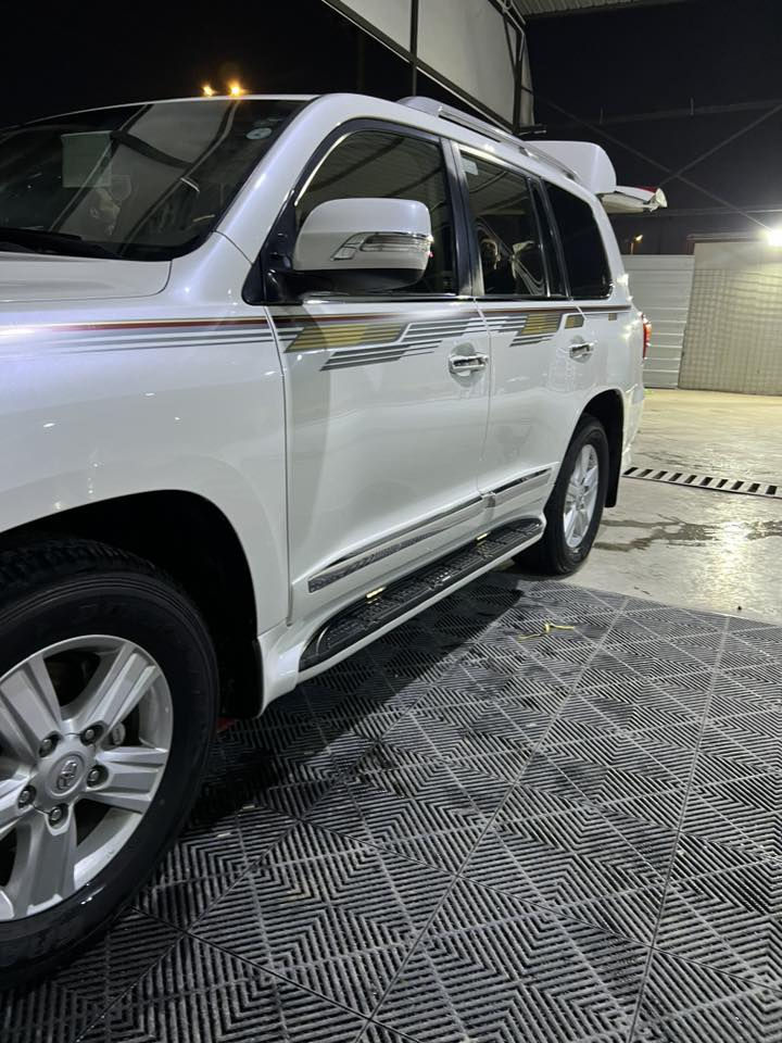 سلام عليكم ‼️‼️❗️
لاندكروز  2014  /GX.R 

📍مكفوله كفاله عامه بدون اي صبغ او تعديل او فتح بدون رمل
فول مواصفات ‼️
* فتحة سقف 
* حساسات امامي / خلفي 
* كامره خلفيه
* كشنات جلد 
* كشن سائق كهرباء ٣ دكم 
* منظومة زنون كامله عالي / ناصي / كشاف 
* تحكم ستيرن 
 باقي المواصفات المعروفه ب لاندكروز 
 ماشيه 123 km حقيقي ‼️ حقيقي ❗️ 100%شرط الفحص وين يعجبك افحص  
 📍العنوان حله - بابل 
الاستفسار :***********
