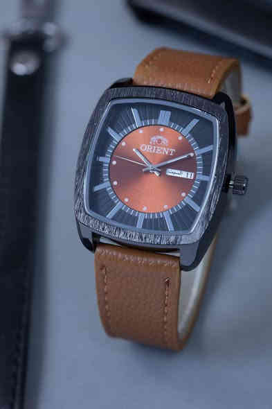 -أورينت رجالي📣

-وزن الساعه : 52 غرام⚡️

-قطر الساعه : 36 ملم👌

-نوع السير : جلد ✔️

-طلاء ثابت🤝

-نافذ شهري ويومي🗓

-مقاوم رذاذ الماء🌧

-سعر القطعه 10 يوجد جمله ايضا
📱  ***********
