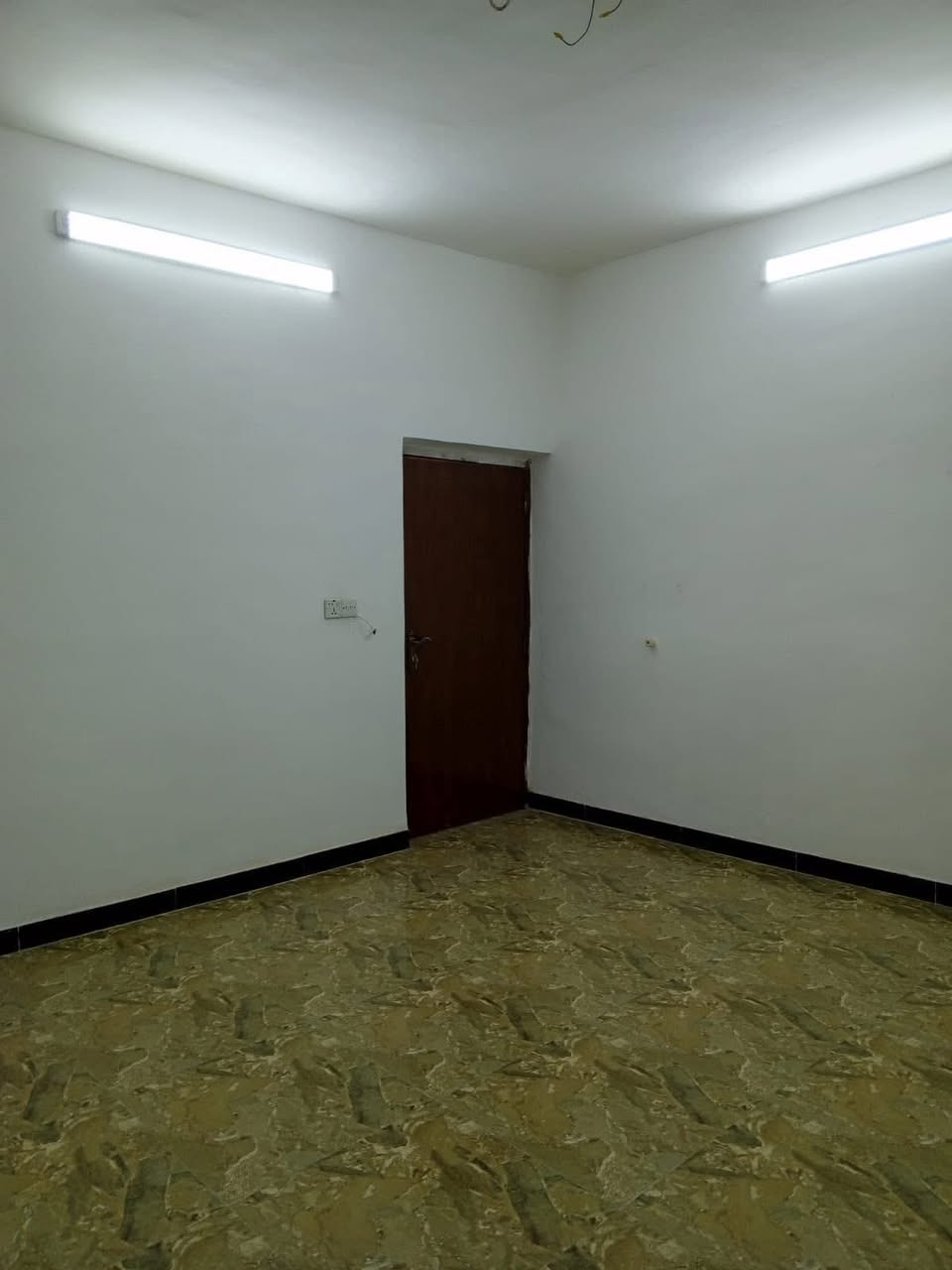 ❗️دار للبيع ❗️
مساحة ١٣٥ م
عرض ٩ م نزال ١٥ م
.
يحتوي على 
⛔ 2 غرفة نوم
⛔استقبال بسقف ثانوي حديث
⛔مطبخ كبير
⛔حمامات ثنين خارجية +2 داخلية
⛔ كليدور 2
⛔ترك خلفي وسطحين
⛔️كراج يسع سيارة

📍الموقع
 حي الجهاد مقابل شرطة نجدة حي الجهاد محلة ٨٩١ زقاق 52

 💵 السعر 260 مليون وبي مجال للمشتري

للاستفسار الاتصال على رقم📞
***********
