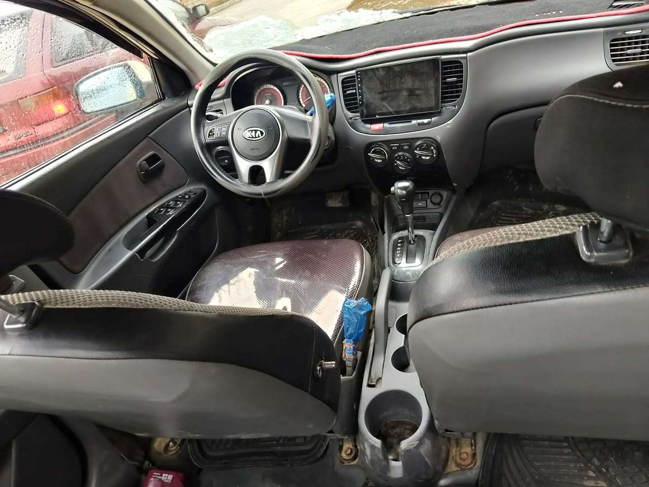 سلام عليكم  كيا ريو موديل 2011 سياره اب اسمي رقم جديد انبار هيئة وغرامات صفر  تحويل من الموصل هزه جديد  مواصفات نضام يكو  اربعه دسك اي بي اس جام كهرب  قفل مركزي اصلي قفل ذاتي حساس اصلي خلفي كاميرا  محرك وكير  جديد طخم  هو وتاير جديد تبريد شغال السياره ما بيه نقص جاهزه  الضرار  تكه شاصي امبدله بس الباقي كفله السعر 77 قفل قفل  الكابون ما مسجل  *********** ،***********  السياره باي كوري مصنوعه الكوريه لان مواصفات ابريد
