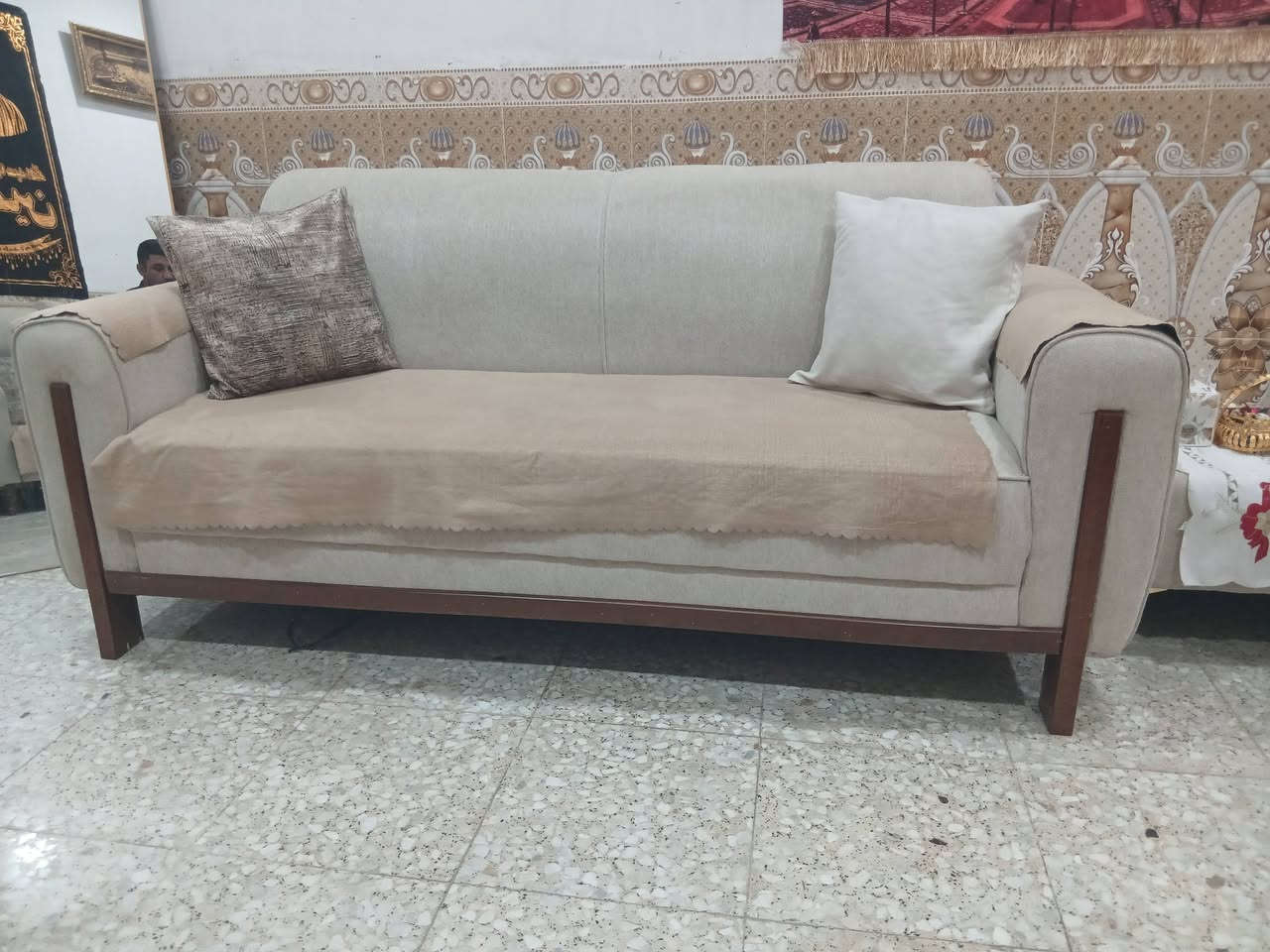 تخم للبيع السعر ٣٥٠ وبيه مجال اتصال على الرقم ***********
