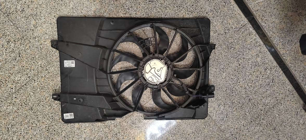 مروحه سورنتو ٢٤ امريكي بيهة كسر بصيط وبطانه مال بنيد سورنتو امريكي ***********
