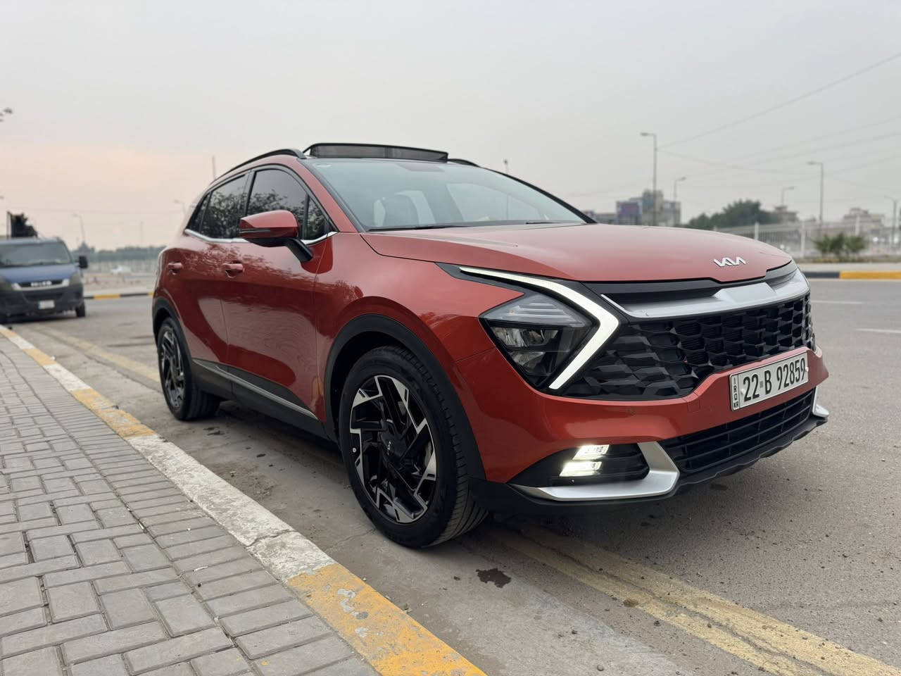 السلام عليكم
سبورتاج 2024 بانوراما كامل مواصفات 1/1
اعلى مواصفات بالسبورتاج
لون مميز مشمشي 🧡🧡

الموديل : 2024 . (خليجي) . 
المحرك : 4  سلندر DOHC 2.0
العـــداد : 30 الف كيلو متر قابل للزياده
الضمان : 5 سنوات او  100.000 كيلو متر . 
رقم اربيل بسمي ثاني يوم تحويل

المواصفات : 
* مقاعد تدفئة و تبريد.
* 6 وسائد هوائية.
* صندوق كهربائي .
* مقاعد جلد + كنتارا
* المقعد الأمامي كهربائي .
* حساسات خلفية وامامية 
* اطار قياس 235/50R19 انج .
* دخول وتشغيل بصمة.
* لوحة عدادات المركبة LCD.
* شحن وايرلس.
* حساس مطر.
* هاند بريك بصمة.
* تحذير النقطة عمياء.
* سقف بانوراما . 
* برداية صندوق الامتعة.
* مرايا كهرباء.
* المصابيح الأمامية زنون .
* كشافات الضباب زنون . 
* تشغيل عن بعد .
* نظام APPLE CARPLAY
* مكيف خلفي.

ملاحضه :
السياره مغلفه بالكامل بافلام الحمايه PPF ضمان 5 سنوات
السياره مضلله مع كتاب تضليل من مديريه المرور العامه ساري لمده سنه 80 ‎%‎
السياره مكفوله كفاله عامه 
السعر 255 ورقه وبيها مجال 
مكاني بغداد او اربيل
***********
