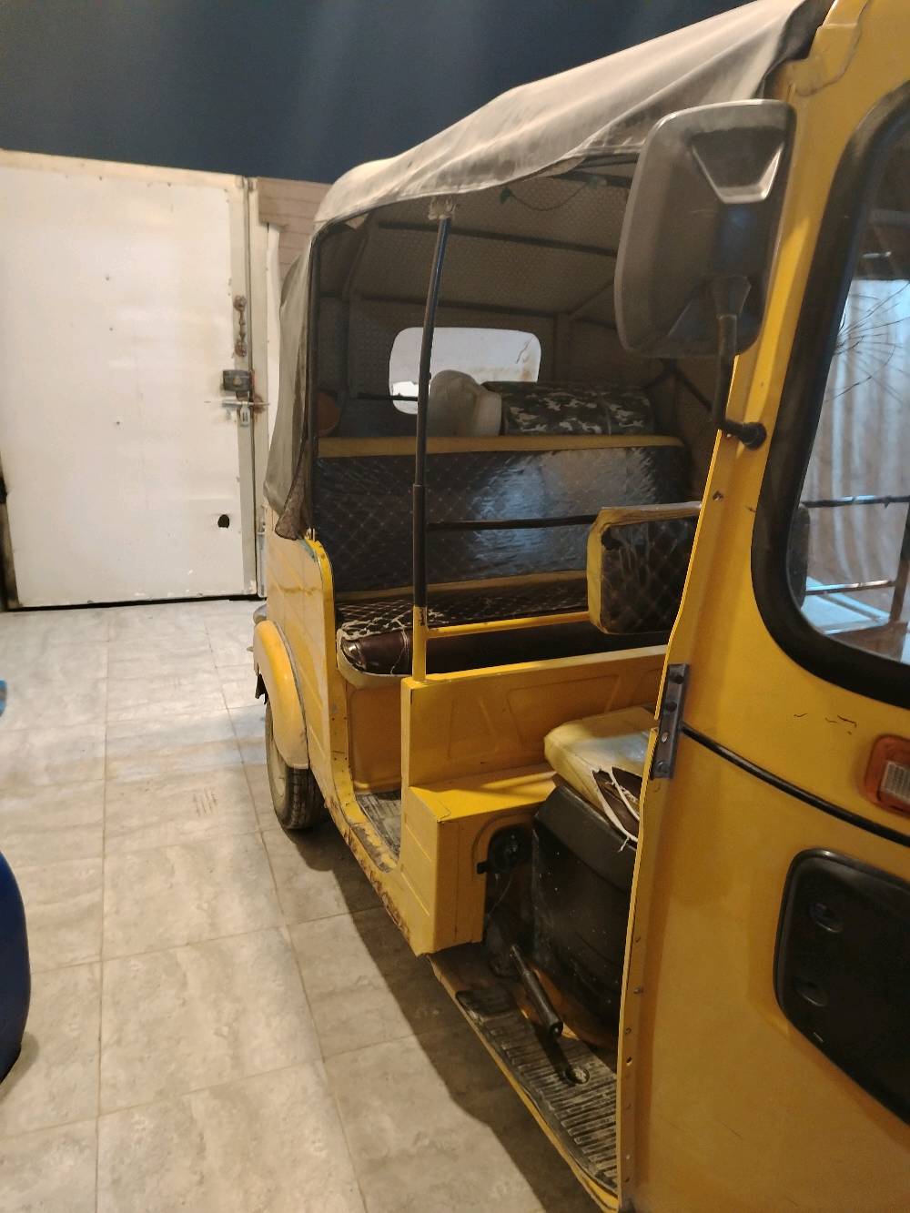 العنوان بغداد /تكتك صفرة موديل 2019 محرك مامفتوح وكير نظيف ومرقمه بيهة خسفة قويه شوي تواصل واتساب موجود بنفس الرقم وبيها مجال وسوالفها نظيفة 