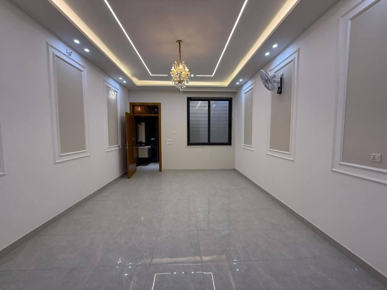 #دار_للبيع🏠

#الموقع : حي الجامعه قطاع 30🌍

#المساحه : 200متر الوجه 10نزال 20✨

#التفاصيل : الدار جديد غير مسكون فووول درجه الأمتياز نسبه بنائه
شارع 15موقع مميز
يتكون الدار من غرف نوم عدد6+صالتين+5مجاميع صحيه+مطبخ بارد +منور عدد 2…………

♻️اشراف هندسي وموصفات البناء عالية الجوده ومميزه
                ________________________
ملاحظه/ وفرنا النقل مجاني ويدلل المشتري 🫡 

يتوفر لدينا:
🏘️ عقارات سكنية (بيع وشراء)
🏢 محلات وعمارات تجارية
📍 أراضٍ سكنية وزراعية
📑 عقود رسمية ومصدقة

✨ عروض مميزة يومياً ✨
🛑 أسعار تنافسية – مواقع مميزة – خدمات متكاملة

📞 للتواصل: [***********____ ***********]
📍 العنوان: [الفرع الاول ]1
(النجف الاشرف/حي سلام/بداية شارع ابو دجاج/مكتب انجاز)
                   [الفرع الثاني]2
(النجف الاشرف/حي السلام/منتصف شارع ابو دجاج مكتب 
جنة النعيم للعقار والمقاولات العامه)
🕒 أوقات الدوام: من [4] إلى [9] مساءً –

📲 زورونا أو راسلونا على الواتساب لمعرفة أحدث العروض
✅ جنة النعيم وأنجاز … حيث تجد الراحة والأمان في بيت العمر
             ✋🏻أدارة المكتب/انتضرونا في عروض أجمل
