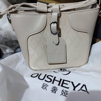 اكسسوارات شخصية • بدون تفاصيل