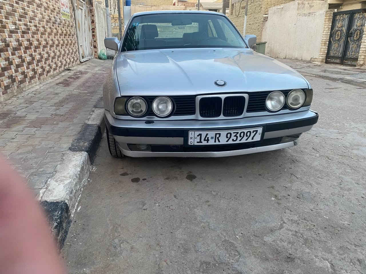 السلام عليكم 
للبيع BMW
موديل1992
محرك مسكر عدل كبس 
525
كير اوتماتيك 
كشنات جلد 
بدون ضربه
كهربائيات شغاله 
صبغ عام جماليه
ويل كب خليه
رقم انكليزي بأسمي تحويل ثاني يوم 
تبريد شغال
مكان السياره ميسان 
السعر 55 وبيهة مجال 
للتواصل ***********
