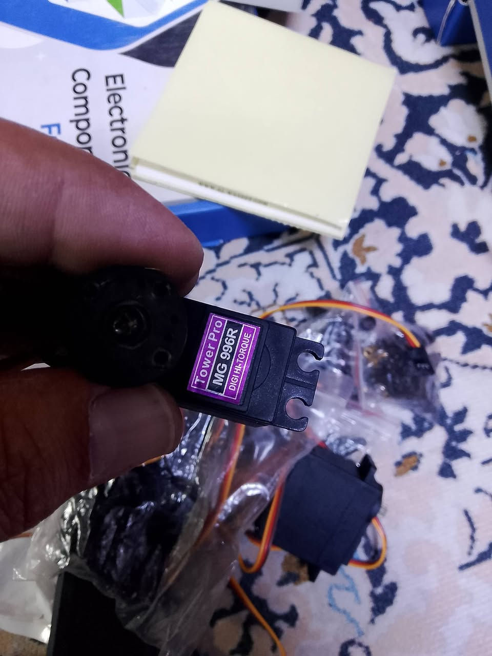 سيرفو ماتور دشالي حديد 
MG995
سعر القطعة 5 الف
متوفر اكثر من 10 قطع


**إذا كنت صاحب هذا الإعلان وتريد حذفه لأي سبب، رجاءا أرسل رسالة إلى الدعم الفني**