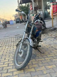 دراجه 4كير كلك مكفوله حاطله محرك ستوته يعني شك الكاع بشلعته دراده محرك...