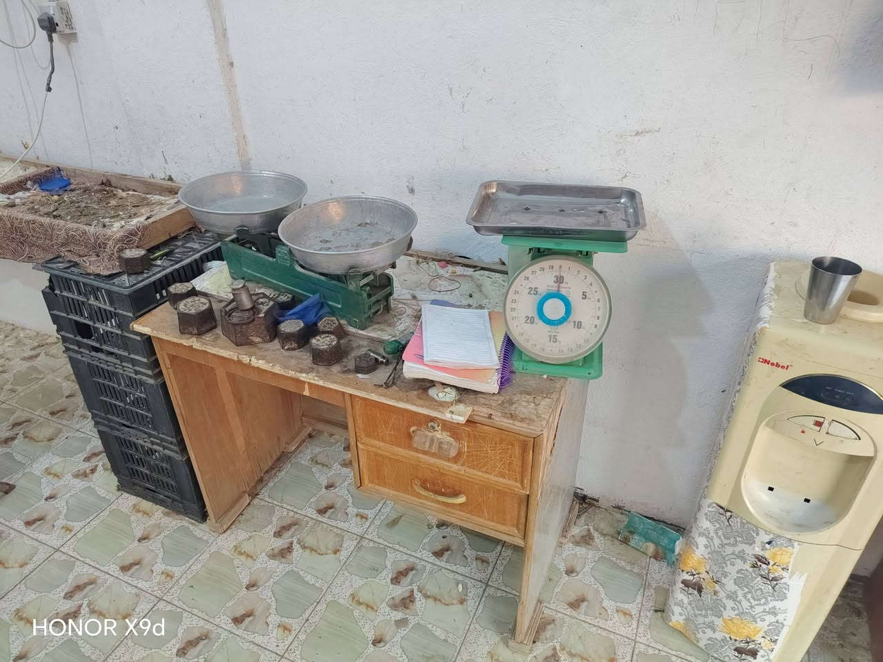 غراض محل للبيع ميوزه وميزنات وباراد ومبرده جديده استعمال اقل الشهر *********** مكان بابل طهمازيه
