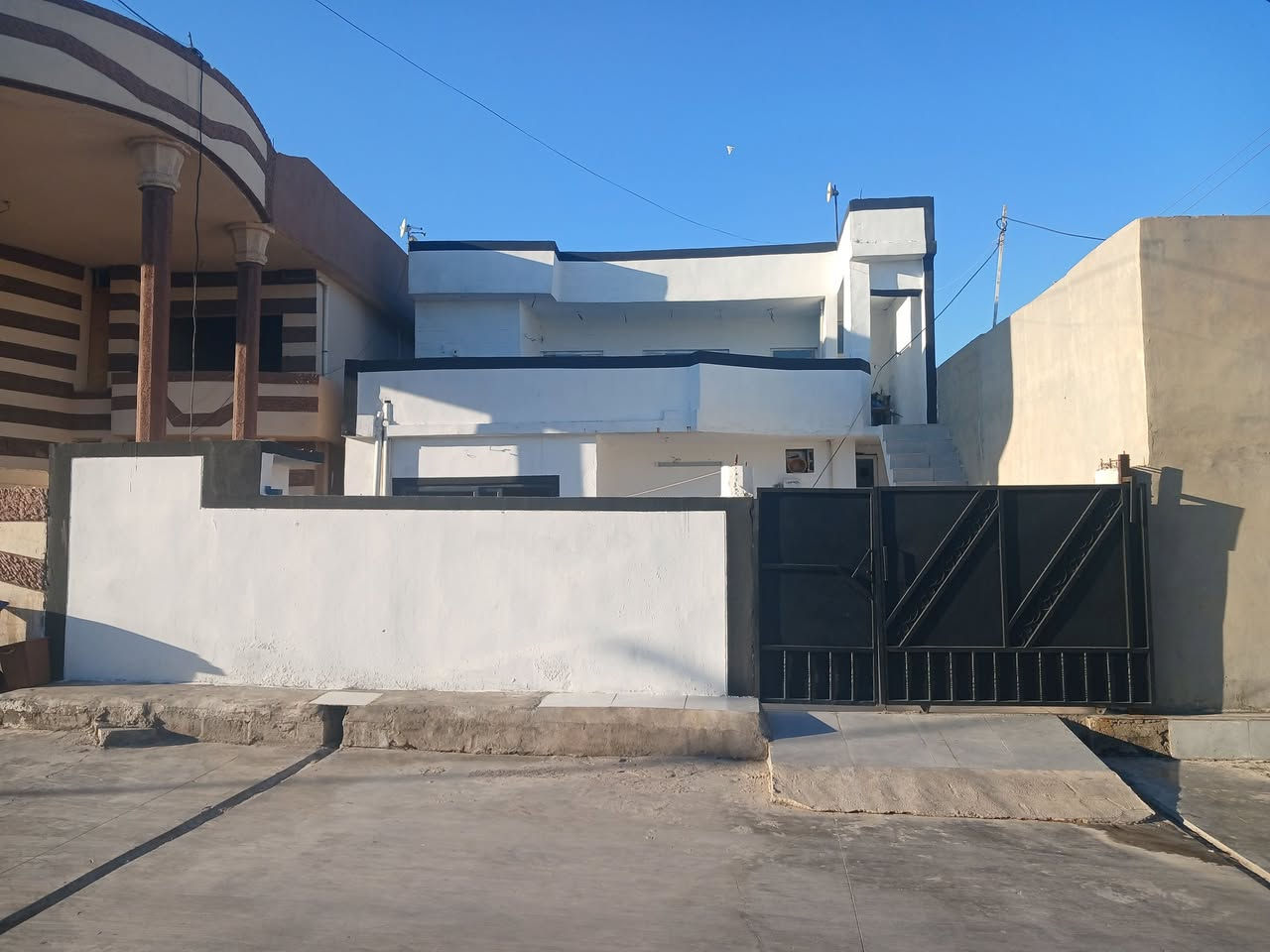 بيت طابقين زراعي معمل طابوق 

قرب البيطره 

السعر ١١٢ مليون 

***********
0771358740

