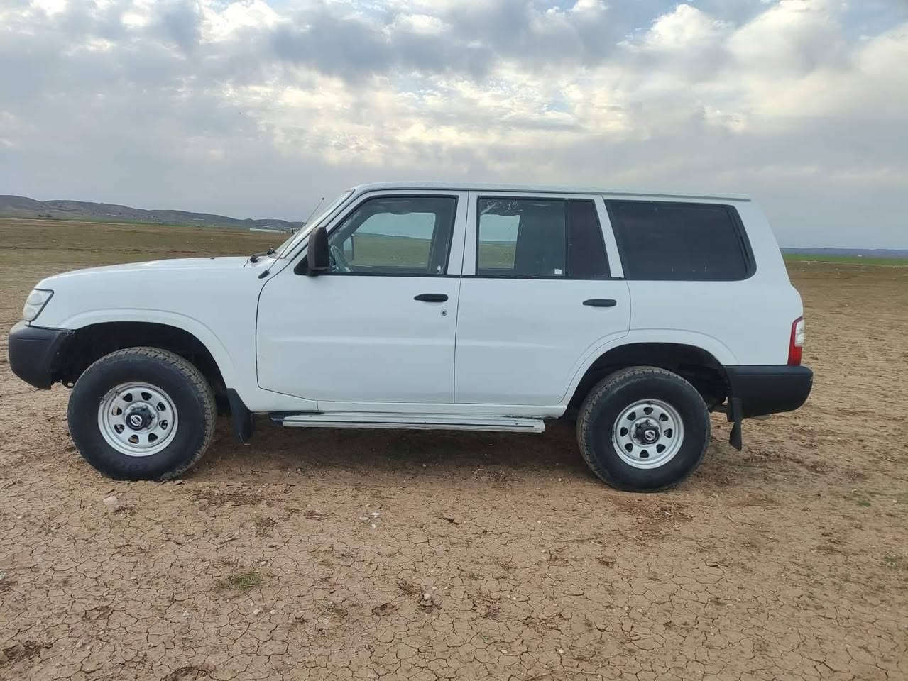 سەرەتا سلاوی خواتان لیبیت نیسان پەترۆل بۆ فرۆشتن 
٢٠٠١ کویر ٤ پارجەی بۆیاخە سعری ٥٨$ گەلاو مەعەملە 
سەیارەکە کتابی مزایدەی لەگەلە و کۆدیشی بۆکراوە 
گێروو مەکینەو ئەکسلوو دەبل ئەکسل بەشەرت 
دەعموو لیدراوی نیە بەتانەی لایەکی تەقیە قایپی نەتەقیە 
شانسی و قایدەی لەوی هیجی نە تەقیوە 
گاعی بیلادە سالۆنسای بیلاد شەریکەیە کامل بەرەدەرگای بیلادە
تاقم پێشو دوای لۆکە جرکەی تیا نیە 
کامل کارەبای و ناگێج و دەبرید ساردوو گەرم بەشەرت 
غازوو بەنزینە غازەکەی ٩٠ لتریە  
بۆ زانیاری زیاتر تەلەفۆن بکە 
*********** فایبەر وەتساپ
ئەدمین ✨🤎🤎
