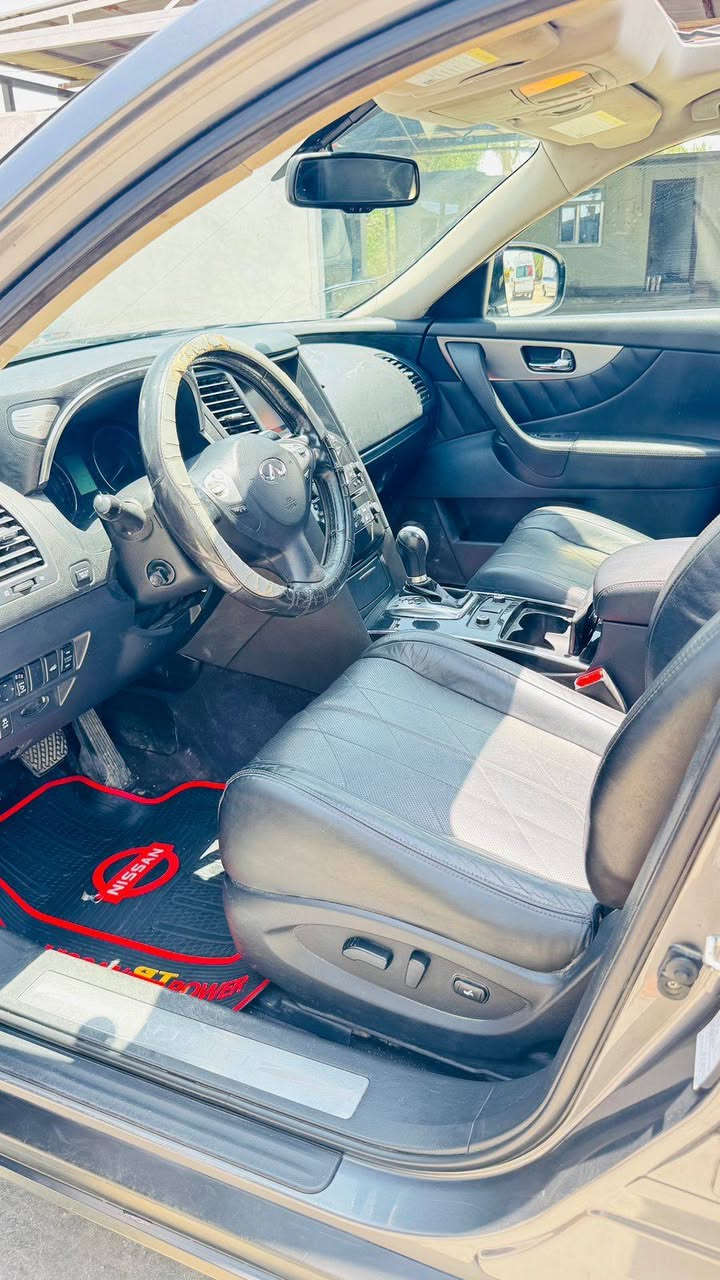 السلام عليكم
انفنتي QX70.موديل 2019 اصل سياره  فول مواصفات للخير 6 سلندر  
نضافه مثل ما تشوف بعينك مكفوله كفاله عامه من كلشي مكينه كير كشر حداديه سعرها 210 وبيها مجال مكاني بغداد الزعفرانيه 
***********
