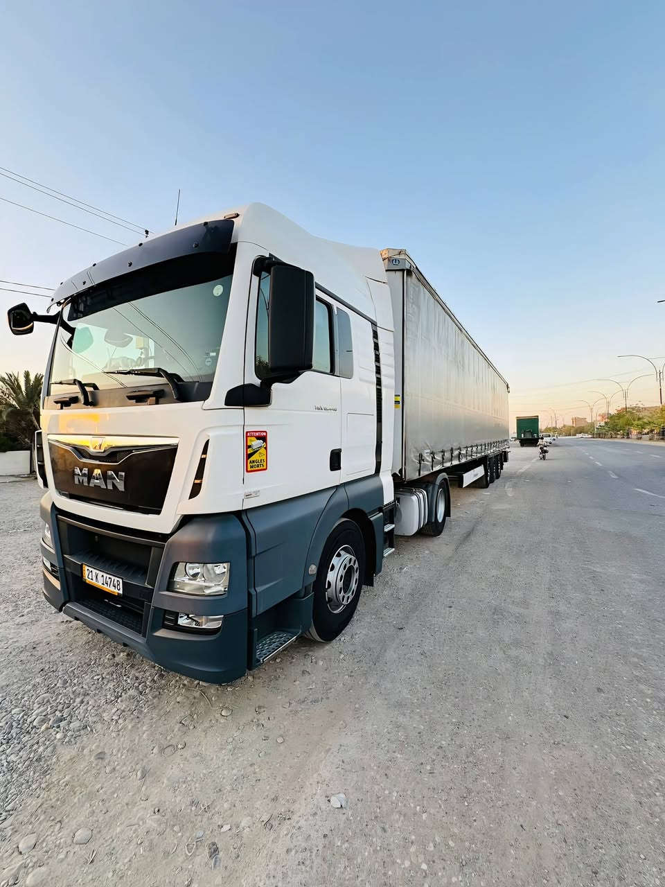 سلام عليكم
مان 2016حجم 440 مرغوب
كير اوتوماتيك و هاف3 طلقات 
القمارة وسط فول مواصفات
تخم تاير برجستون جديدو باتري جديد 
العربانة كرون الماني 2016 سحال بلادي
رقم السليمانية بسمي حتى 2030
سعر 375 ورقة بية مجال 
***********
