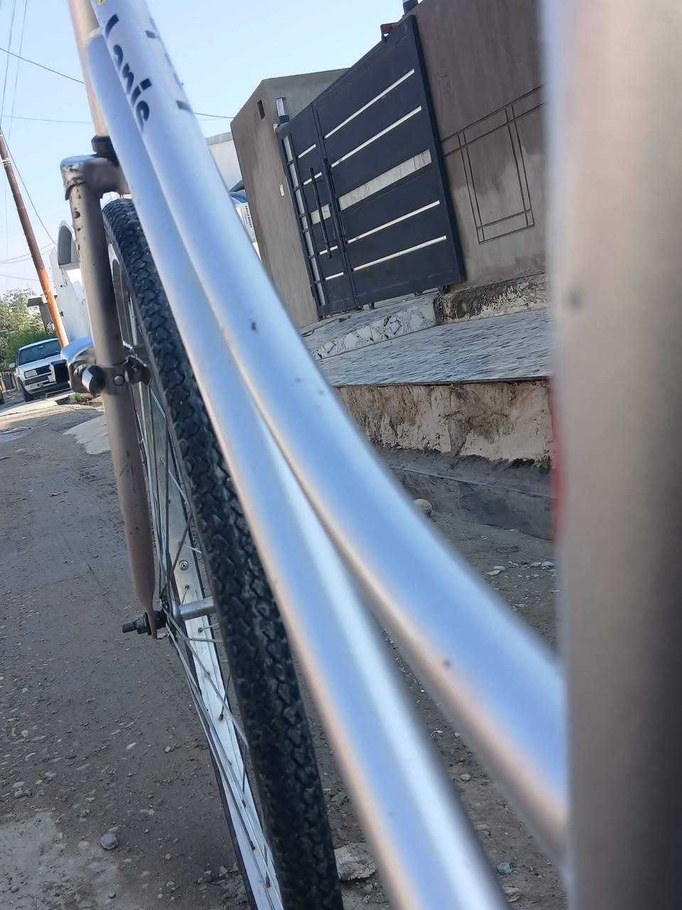 باسكل للبيع حجم 26 فول نضافه شركه ليدز اي عيب مابي شرط موديل 2017 جاملغات كامل موجود ويلات مسطره سياقه ماي مكان كركوك شراي يجي خاص او رقم *********** متواجد سعر 80 وبي مجال للطيبين
