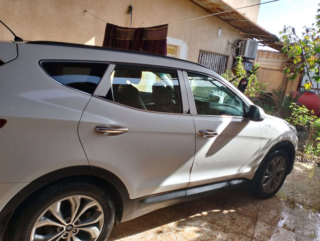 سلام عليكم  سياره البيع  سنتافي موديل 2015 وفو موصافات مكفولم من الصبغ بس بيهه بارد  تبريد 3 قطع 7 راكب العنوان البصره السعر خاص  رقم ***********
