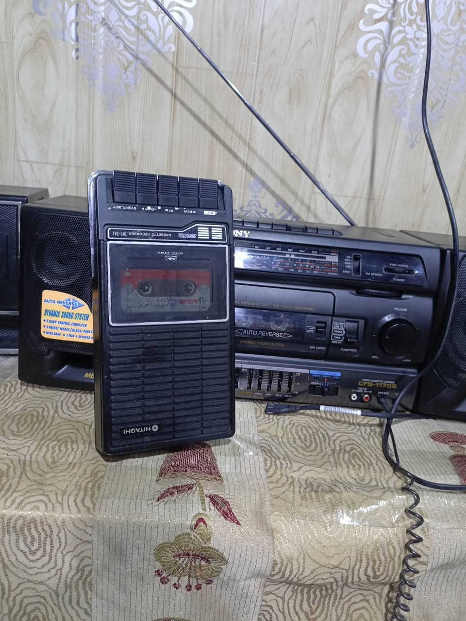 للبيع 
مسجل هيتاشي طرح 
سنه الصنع 1977.استيراد مؤسسه 
جدا نظيف شغال وبحاله ممتازه خالي من التصليح نهائيا بلاد وضع شركه 
للاستفسار(***********) متواجد واتساب ماسنجر يوجد توصيل 
((السعر ٦٥ الف ))
