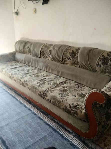 لسلام عليكم عندي ديوان 13 نفر نظيف مثل ما واضح بالصوره سعره ب 140 العنوان حله نادر الاولى قرب فندق الذكريات رقم الهاتف ***********
