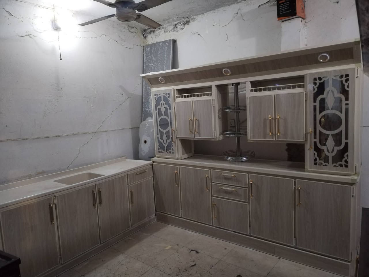 كاونتر للبيع ثلاث قطع جديد القياس مترين ونص سنكيا مترين سعر 430 بها مجال ***********♕***********
