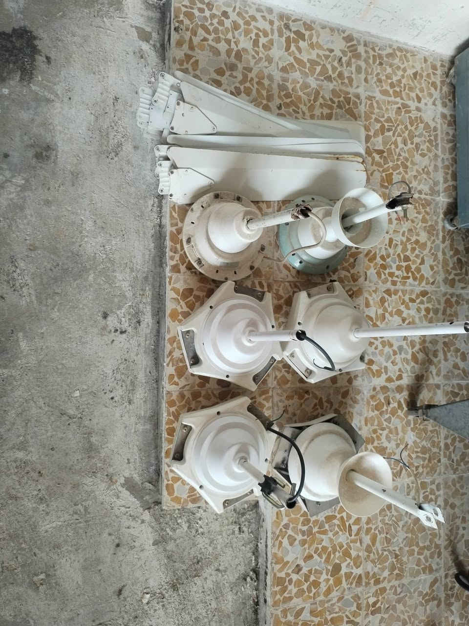 بانكات للبيع رامكو اصلي 3 قطع  وقطعه نشنال وقطعتين ساينو سعر الوحده 20 شاري اتصل ***********
***********
