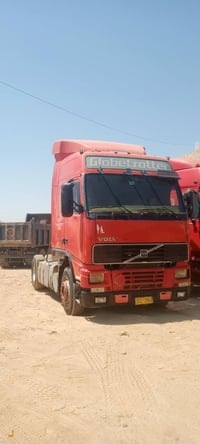 يوجد فالفو موديل ٢٠٠٠ سياره حلوه كير محرك   اكسل  شرط بس مابيهه ضباره ...
