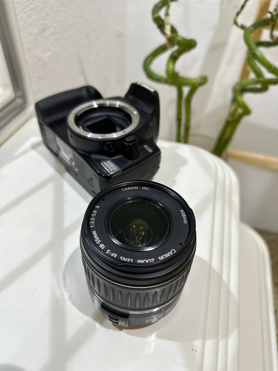Canon EOS كاميرا
بدقة 0.1
ميجابكسل
Canon عدسة
18-55mm
شاشة 2.5 إنش
فلاش مدمج
تدعم تبديل العدسات
الملحقات
٧ بطارية
٧ كارت ذاكرة
٧ كيبل نقل الصور
٧ حزام الكاميرا
حالة الكاميرا
الكاميرا نظيفة جددا استخدام
خفيف وما بيها أي عطل أو خدش مؤثر وكل وظائفها تعمل
بكفاءة جاهزة للاستخدام
مباشرة بدون الحاجة لأي
إضافات

 للاستفسار أو الحجز راسلني على الخاص📲
***********
