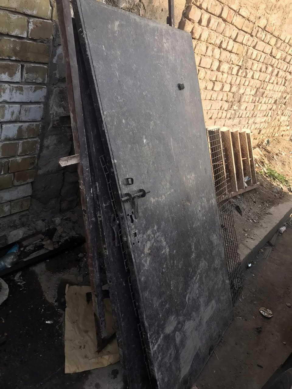 السلام عليكم
1- باب شارع خارجي قطعه واحده طول 2 متر وعرض متر و44 سنتم  بسعر 75 الف .

2- باب حوش الجوزي طول 2 متر و10 سنتيم وعرض متر و10 سنتيم بدون جرجوبه بسعر 80 الف . 

3 - درج حديد مترين و80 سانتيم 11 بايه بسعر 75 الف 

4- بيبان داخليه حديد  طول  متر و90 سنتيم وعرض 94 سنتيم عدد 2 بسعر الواحد على 30 الف . 

5- شباج اخضر يفتح باب واحد طول وعرض متر بسعر 30 الف. 

6- مشبج 5 متر بسعر 20 الف 

7-رفوف محلات عدد 23 واحد مع 18 حماله سعر القطعه 5 الاف .

8- منقله بيها غطاء بسعر 15 الف .

9 - جينكو عدد 6 قطع  عدد 5 طولهن 3 ونص متر  وقطعه واحده طولها 3 متر سعر الوحده 10 الاف .

الاسعار اذا تريدهن كلهن بيهن مجال .

العنوان بغداد - بوب الشام / للاتصال موبايل واتساب 

***********
