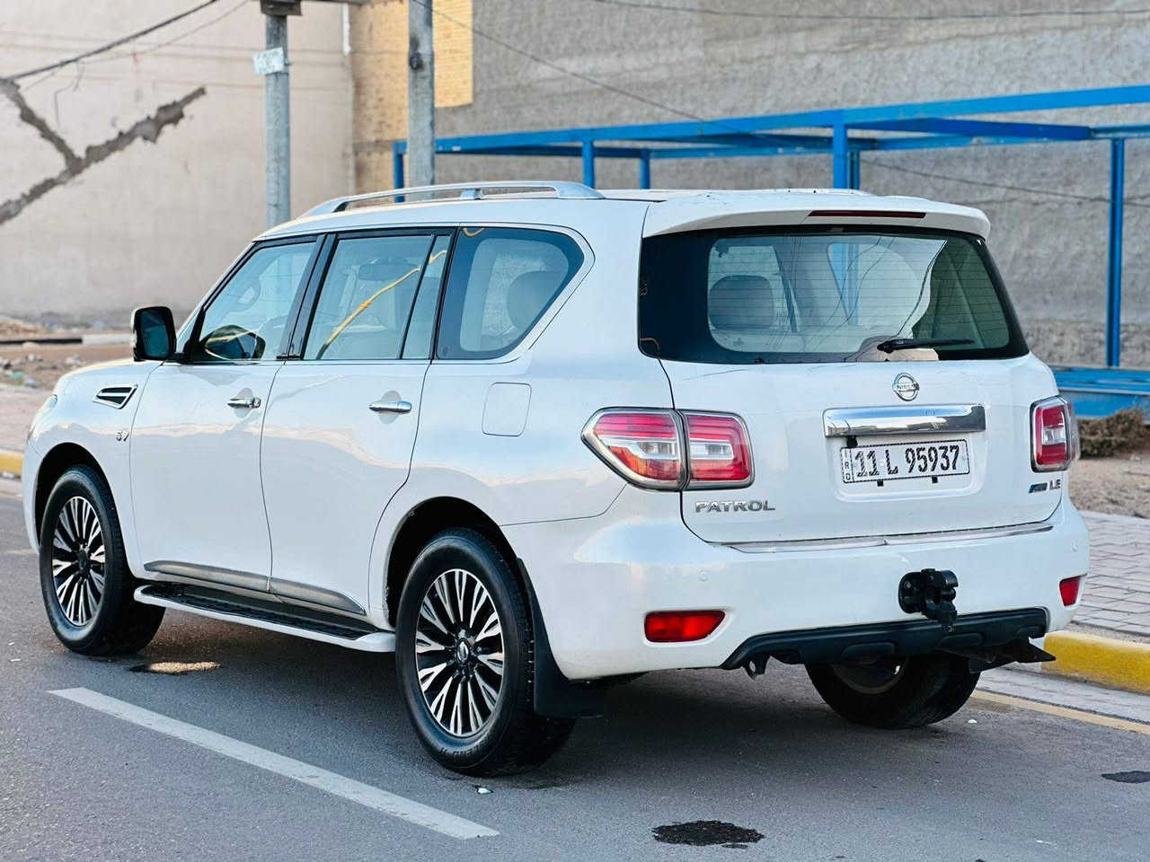 سلام عليكم نيسان بترول موديل 2010 خليجي فول موصفات السعر 172 وبي مجال جمالغ صبغ فقط والباقي مكفول  مكينه 8 سلندر 5600 سبعه راكب 3 قطع تبريد كشنات تدفئه تبريد فو ويل 4 وضعيات قياده زراق لايت كامره خلفيه واماميه داخل بيجي جلد ستيرن كهرباء صندوك كهربائي فتحه سقف ثلاجه هوك سحب كشنات كهربائي حساسات امامي خلفي اشاير بلمري فول موصفات مكينه وكير كفاله تخم تاير جديد حداديه سنوبه لـ30 رقم بغداد دولي تحويل مباشر بسمي للستفسار ***********
