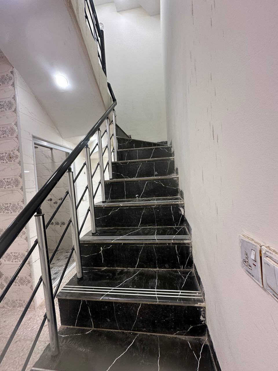 #دار_للبيع_مساحه_50متر_واجه_5_نزال_10
يحتوي على 2غرف نوم+ستقبال+مطلخ+صحيات عدد2
نوع الملك طابو زراعي سند 25تنازل شركه قلعه البيضاء 
📍العنوان بغداد الدوره مدخل البوعيثه مجمع الأمل 
الاستفسار ***********. ***********
