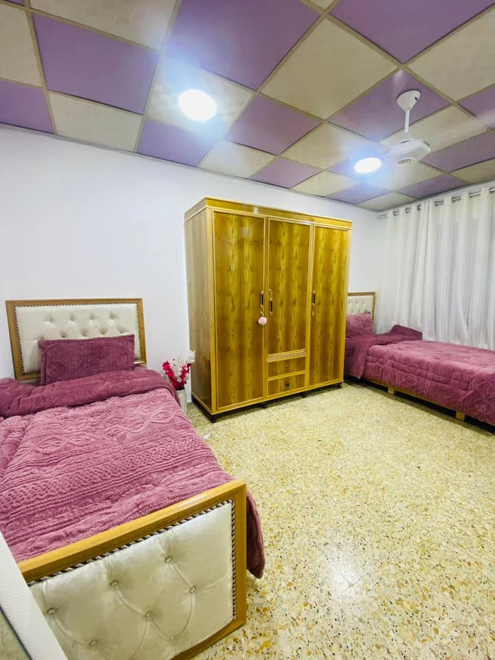 بيت للبيع 
المساحة 200م
واجهة 10م
عمق 20م
الموقع الجانب الأيمن حي اليرموك مقابل حديقة اليرموك 
للاستفسار ومعرفة السعر الاتصال 👇🏻
***********
***********
