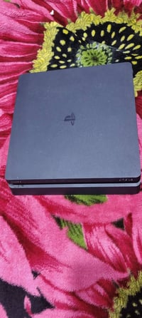 اخواني Play station 4 مهكر نظام 9 الجهاز مرتب ونظيف 500 كيكا ملحقاته :...